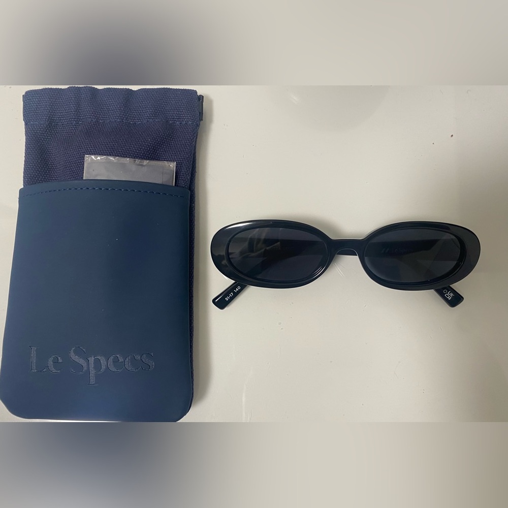 Le specs outta love in black